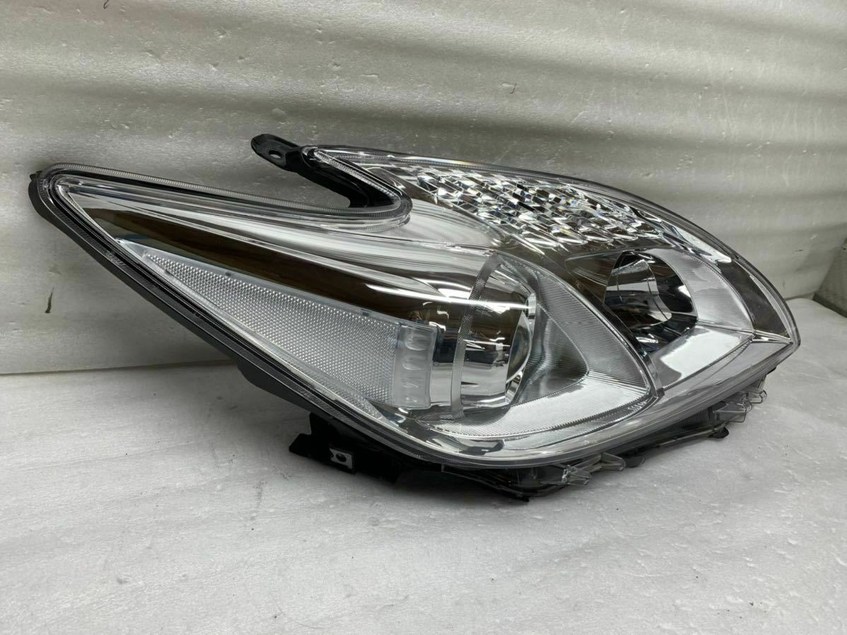 Toyota Prius ZVW30 KOUKI Halogen Headlights Lamps Right OEM